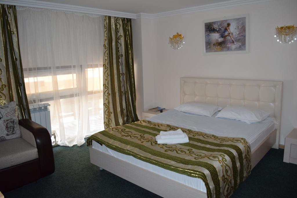 Bayterek Hotel Astana Quarto foto